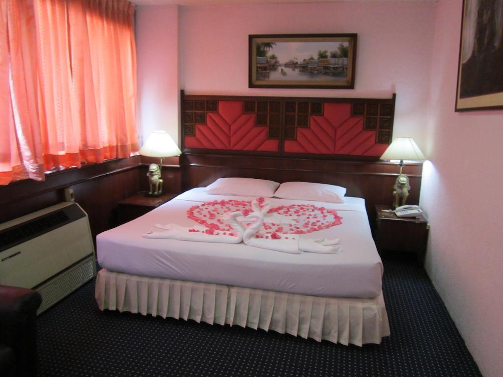 Lopburi Inn Hotel Екстер'єр фото