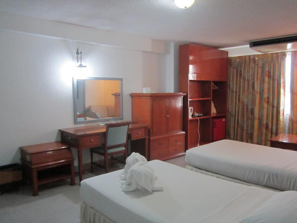 Lopburi Inn Hotel Номер фото