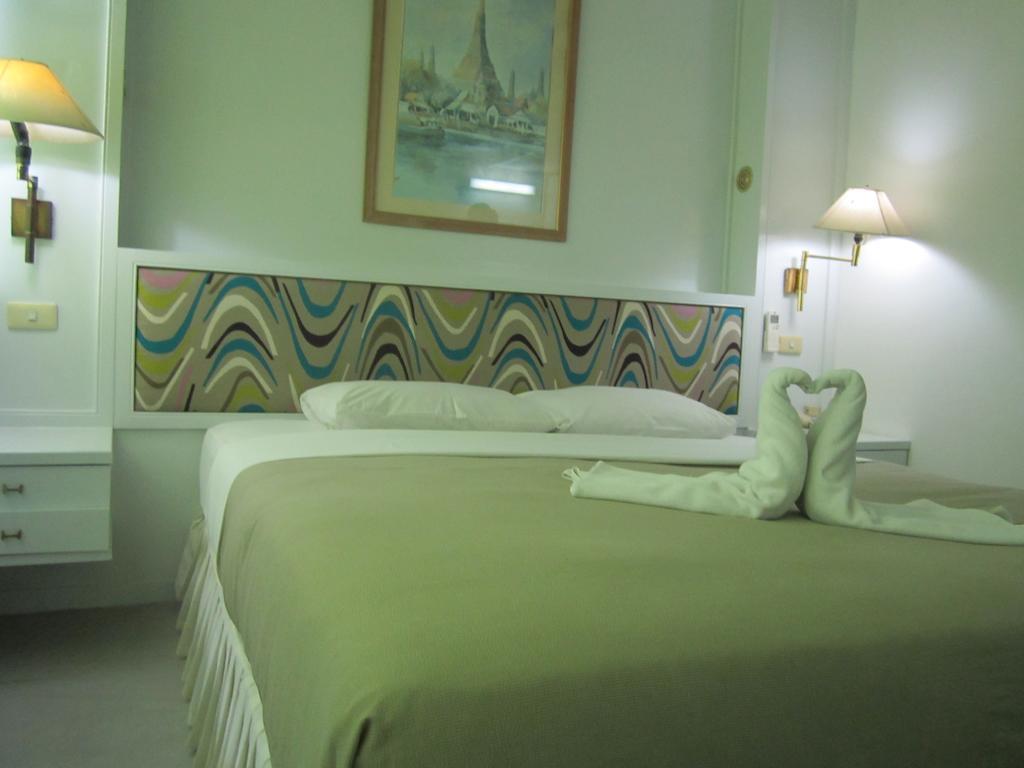Lopburi Inn Hotel Номер фото