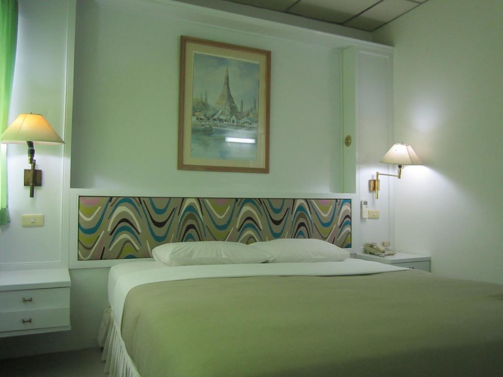 Lopburi Inn Hotel Номер фото