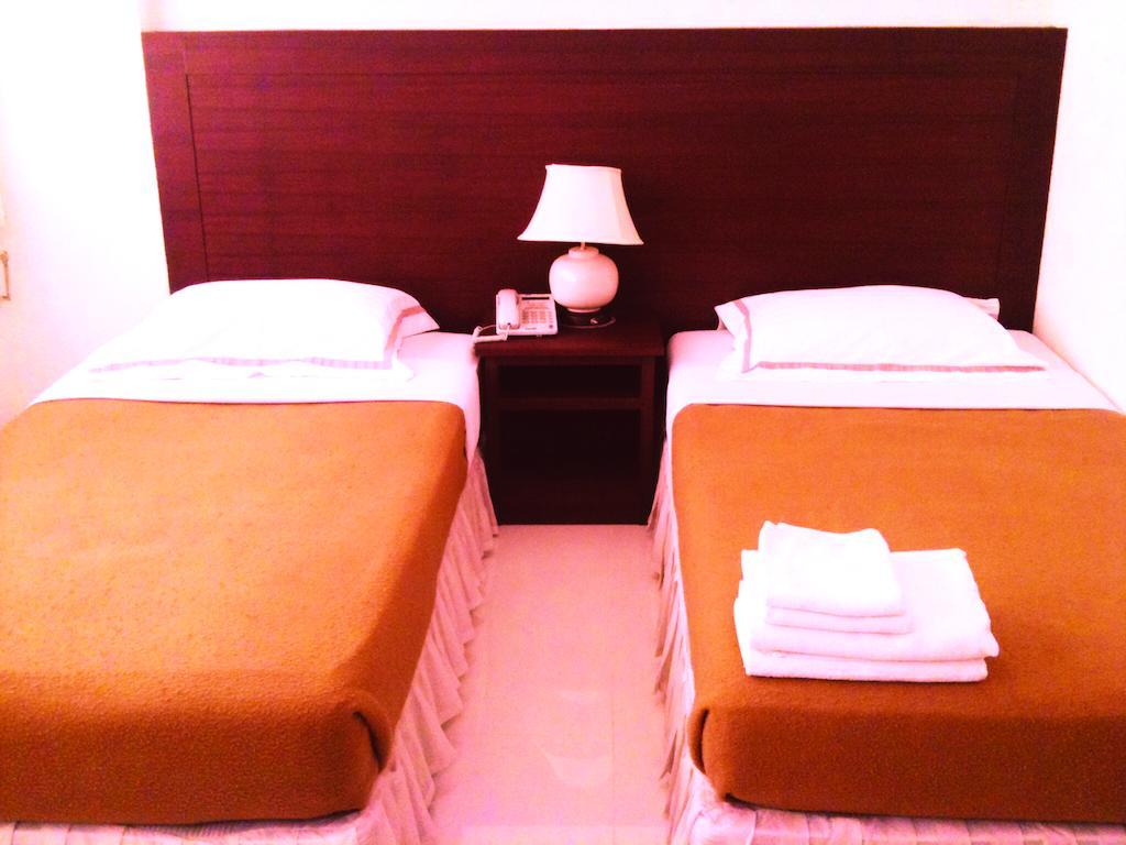 Lopburi Inn Hotel Номер фото