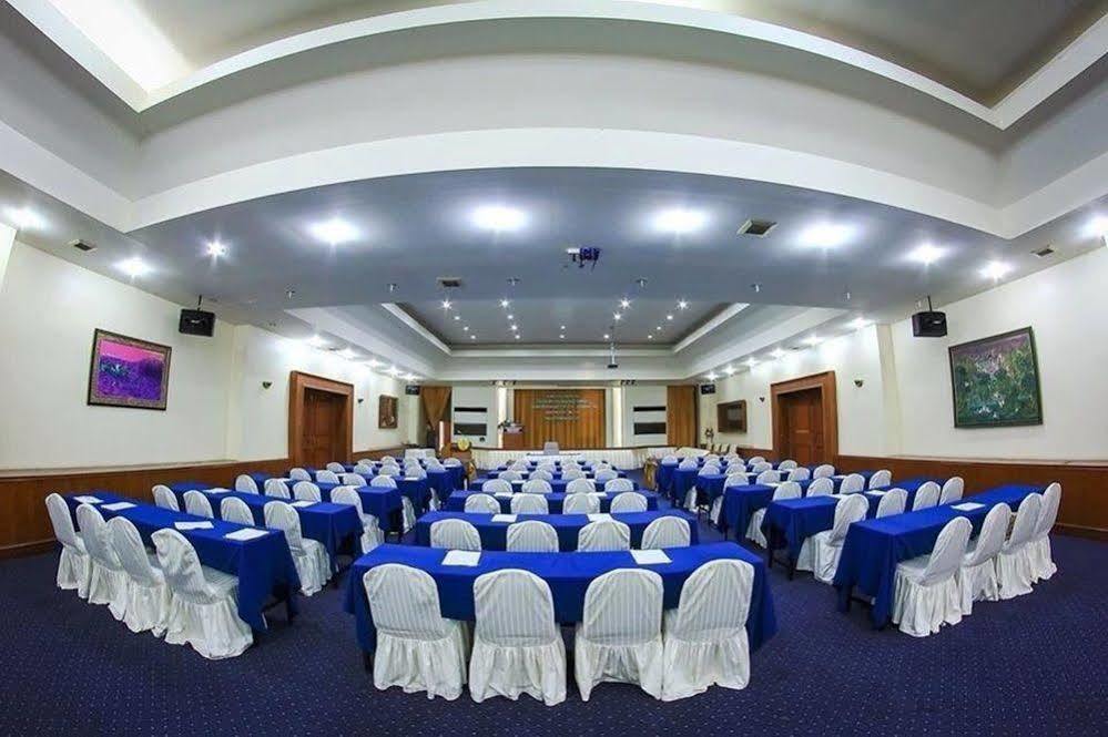 Lopburi Inn Hotel Екстер'єр фото