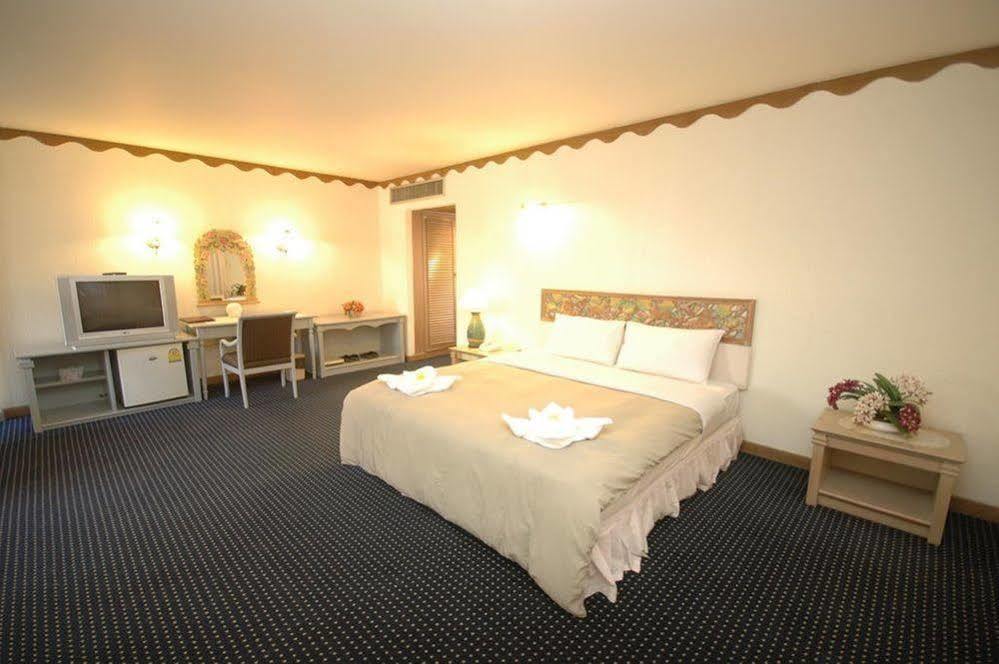 Lopburi Inn Hotel Екстер'єр фото