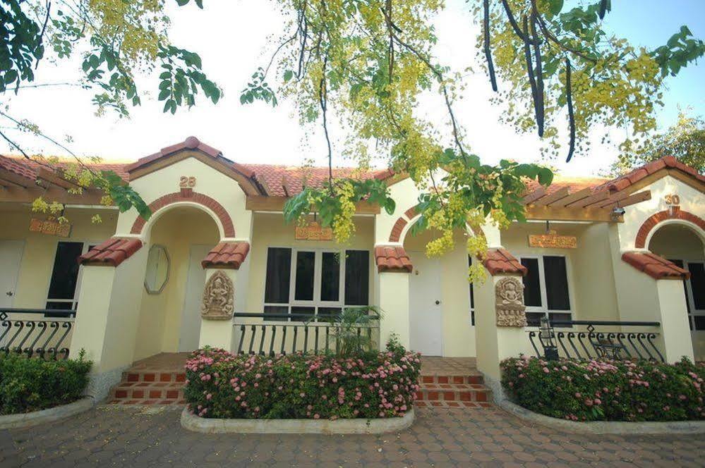 Lopburi Inn Hotel Екстер'єр фото